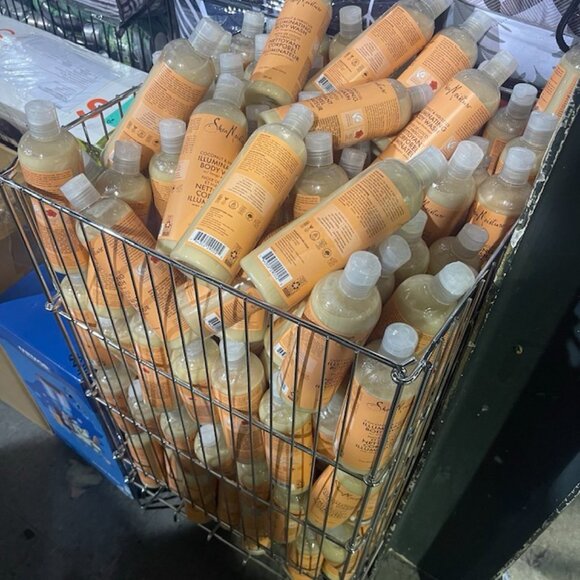 Shea Moisture Coconut & Hibiscus Body Wash (384ml) - Picture 3 of 10